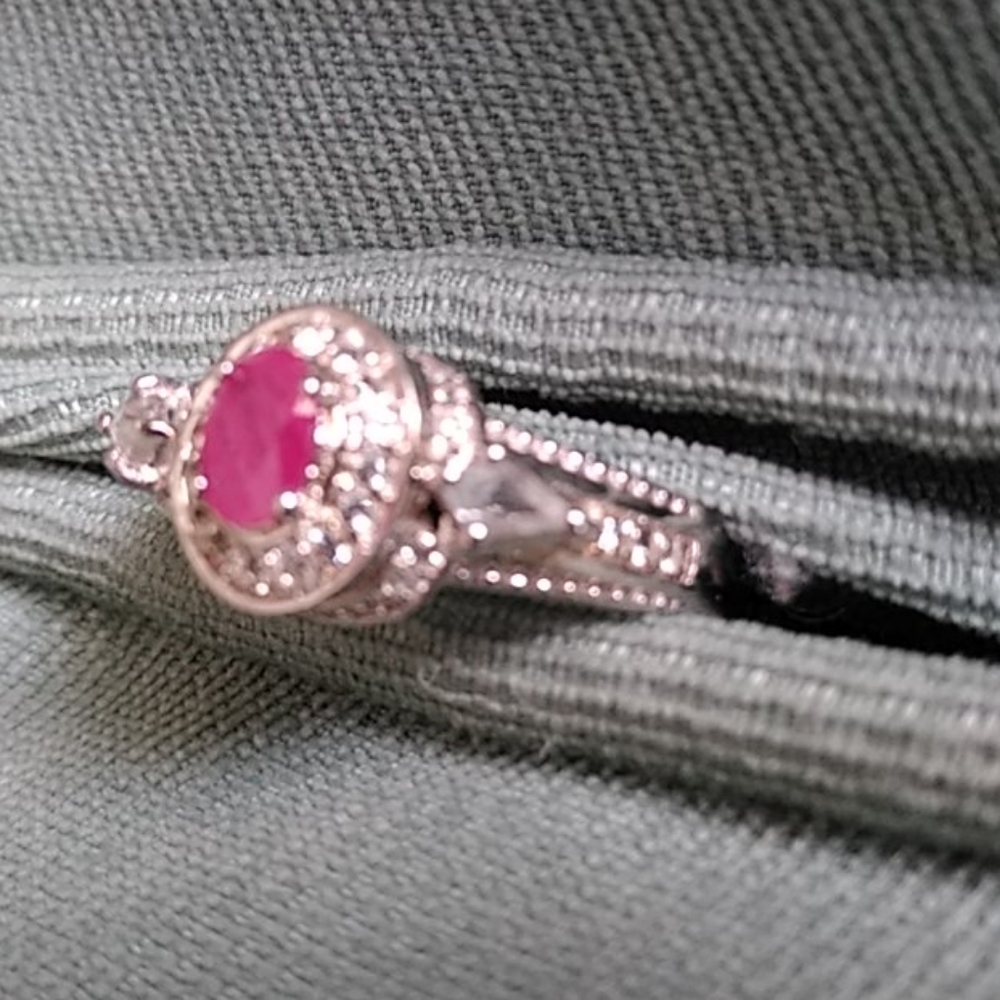 ♥️♥️BURMESE RUBY, WHITE TOPAZ RING♥️♥️ - Picture 3 of 5